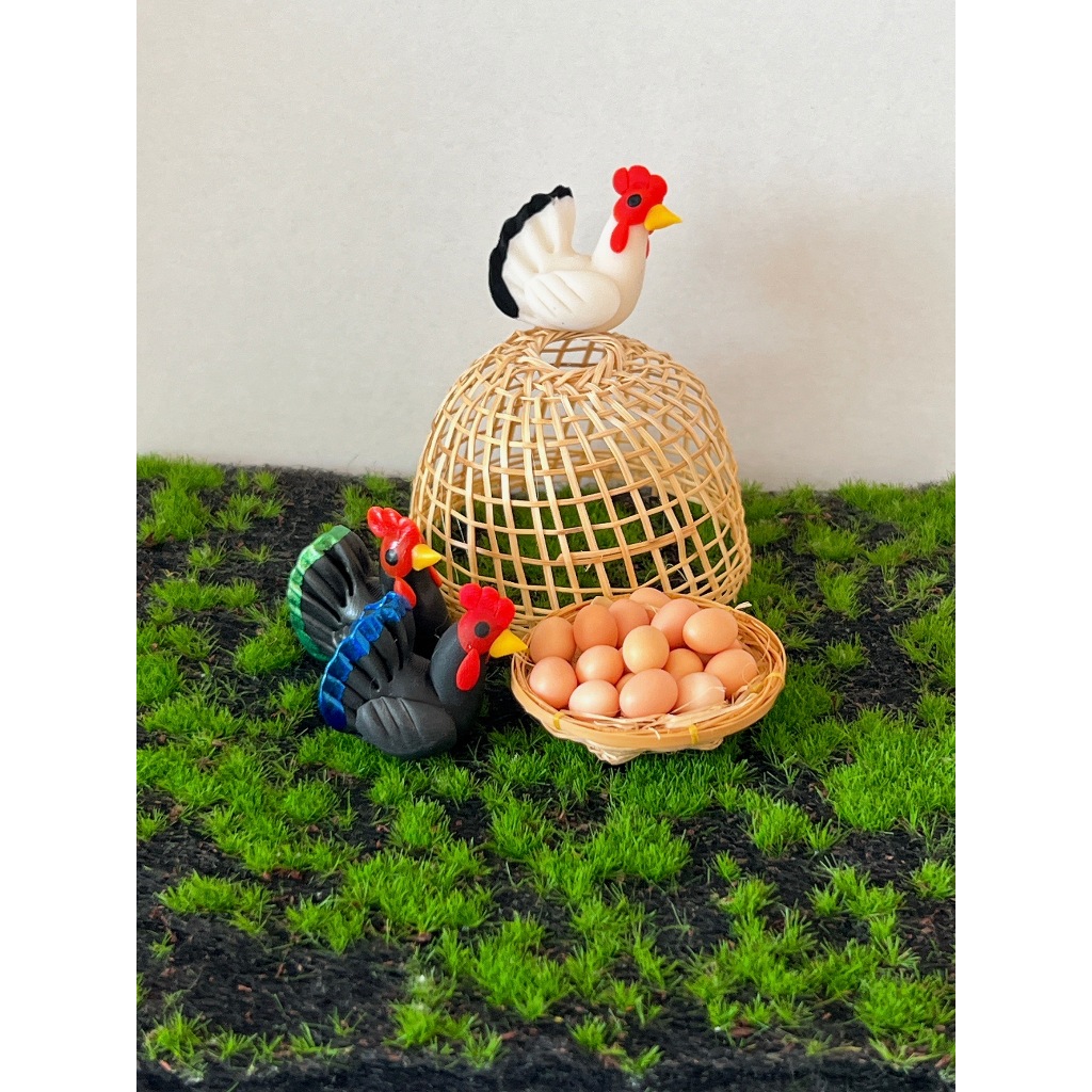 สุ่มครอบไก่จิ๋ว ราคา 35 บาท ไก่ดินปั้นจิ๋ว ราคา 24 บาท ไข่ไก่ดินปั้นจิ๋ว 4 ใบ 25 บาท