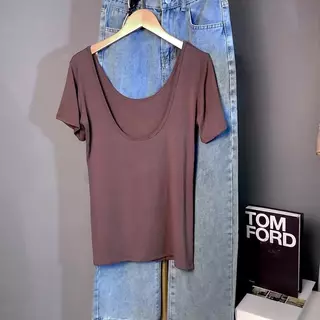 เสื้อยืดแขนสั้นทรงเว้าหลัง