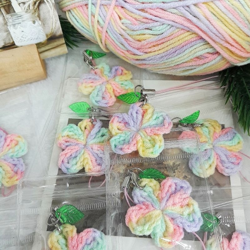 Pastel Flower Keychain พวงกุญแจดอกไม้สีพาสเทล (5แถม1) | ไหมพรมถัก ของขวัญ ของที่ระลึก ของชำร่วย