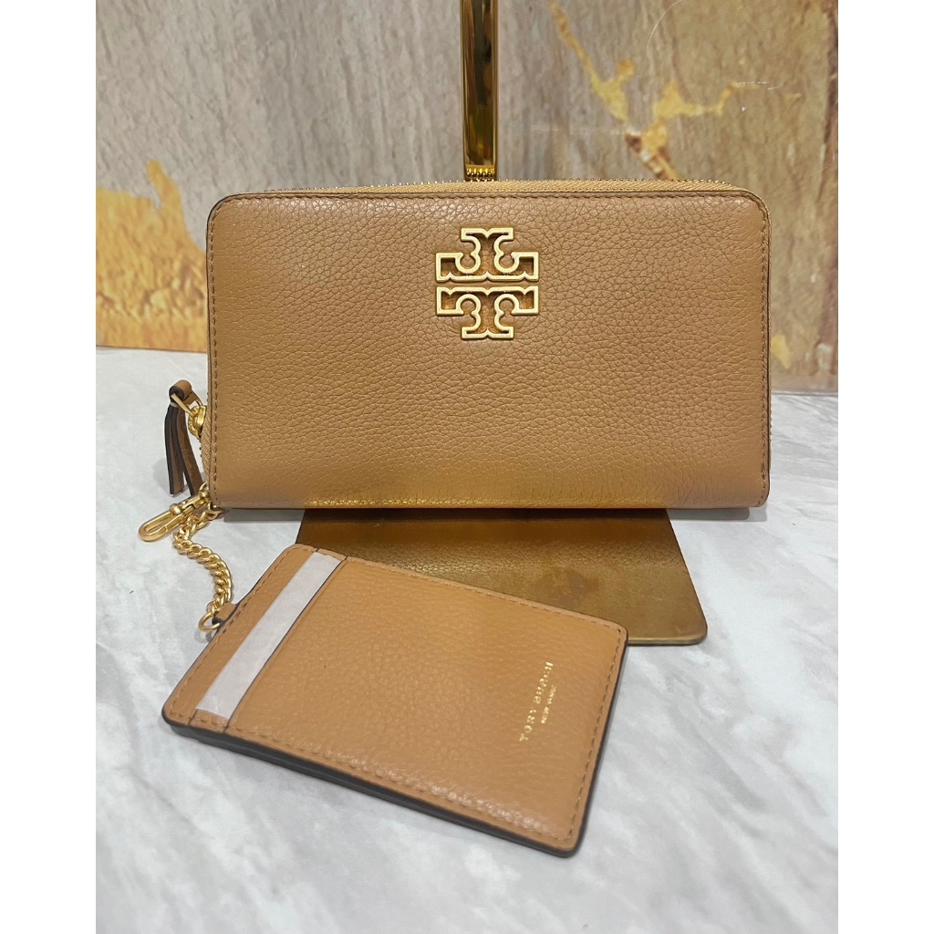 Tory Burch Britten ZIP Continental กระเป๋าสตางค์ผู้หญิง แบบซิปรอบ มาพร้อมกระเป๋าห้อยบัตร(สามารถถอดออ