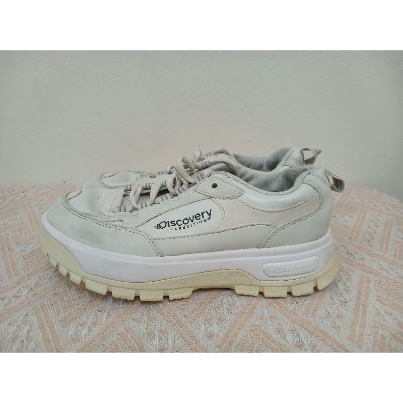 รองเท้า Discovery สีขาวเบอร์ 38 ของแท้มือสอง