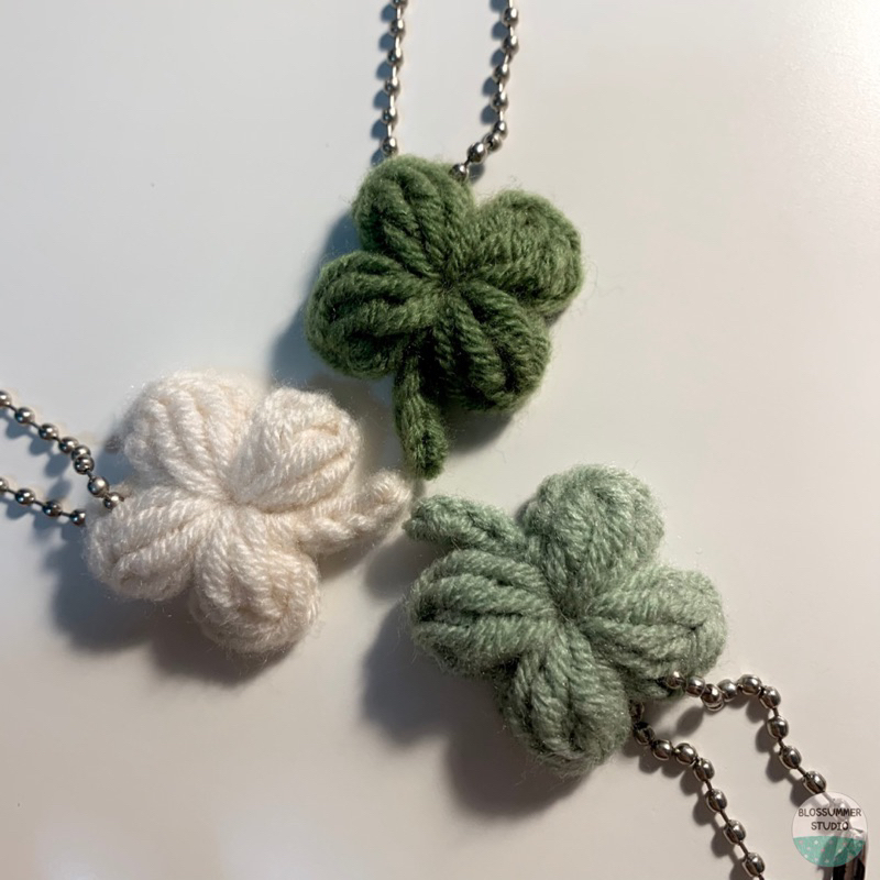 bsm.stu (จัดส่งภายใน 2 วัน) | fluffy clover keychain🍀🧶 พวงกุญแจใบโคลเวอร์ไหมพรม