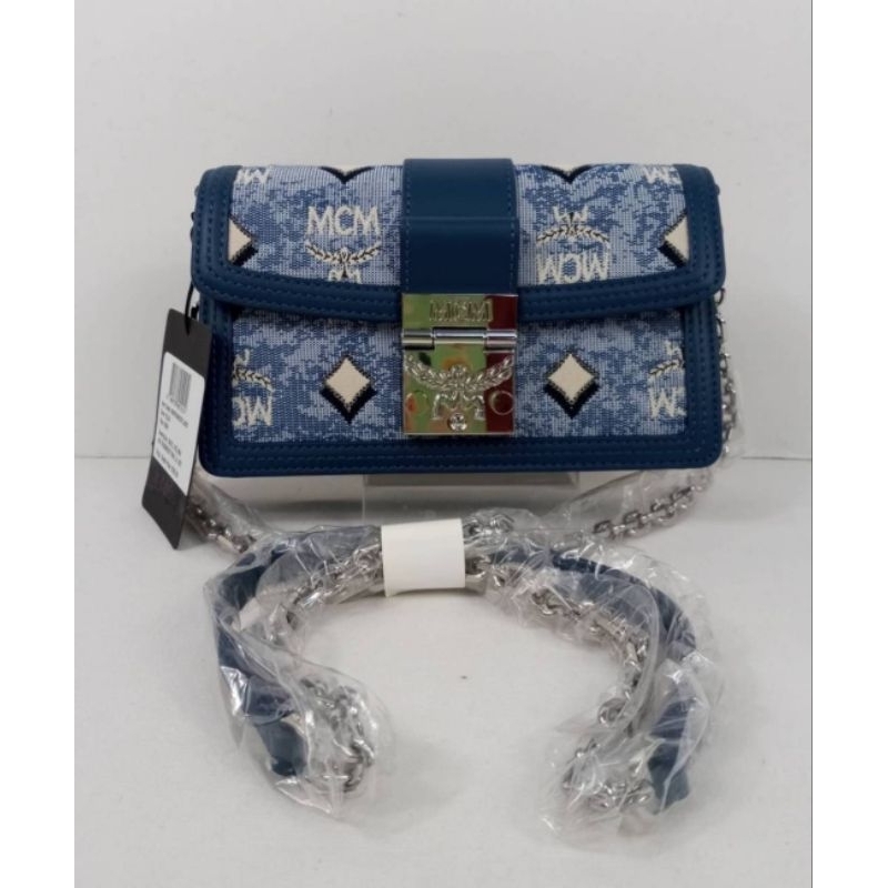 กระเป๋าสะพาย สีน้ำเงิน ลายmcm 💙💙NEW MCM MINI  CROSSBODY MONOGRAM JAQUARD
กระเป๋าสะพายใบเล็กน่ารัก