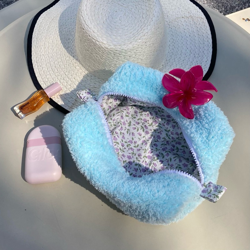 Fluffy pastel blue-pouch กระเป๋าใส่เครื่องสำอาง
