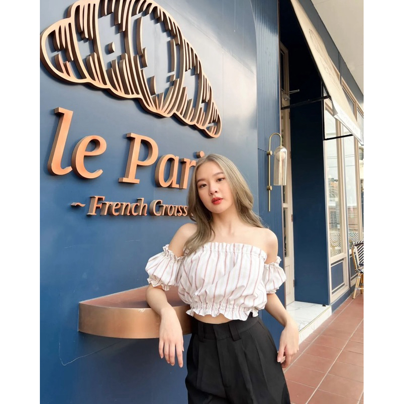 เสื้อปาดไหล่ ฟรีไซส์ จากร้าน ddarling shop