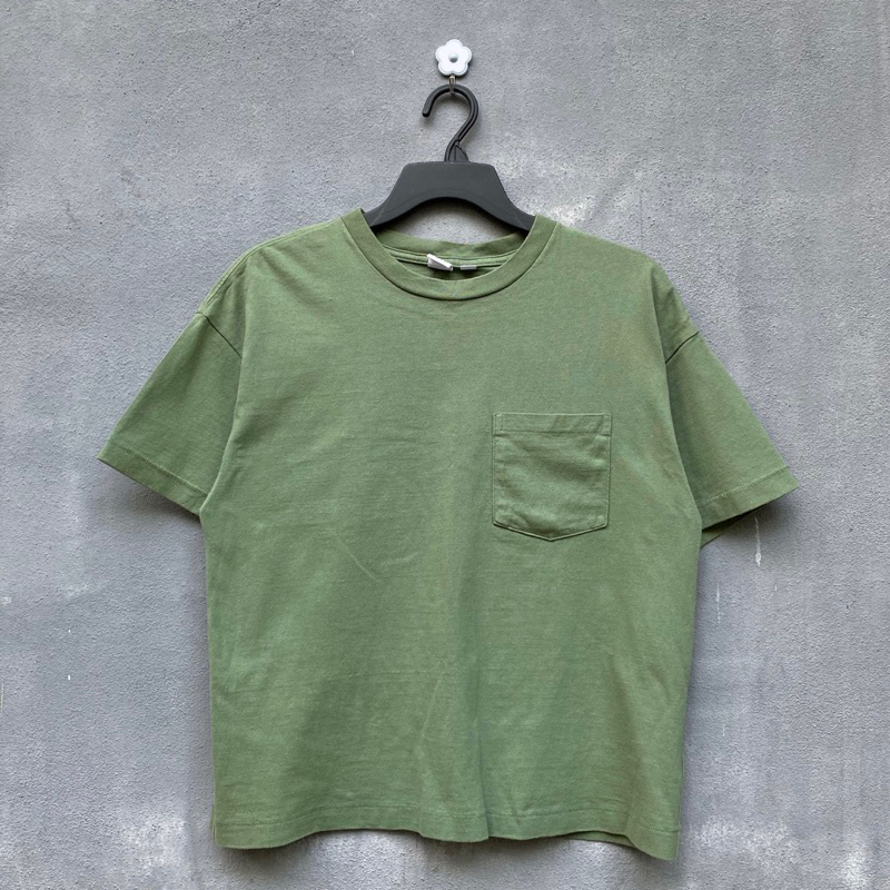 เสื้อยืด GAP oversize สีเขียวเอิร์ธโทน