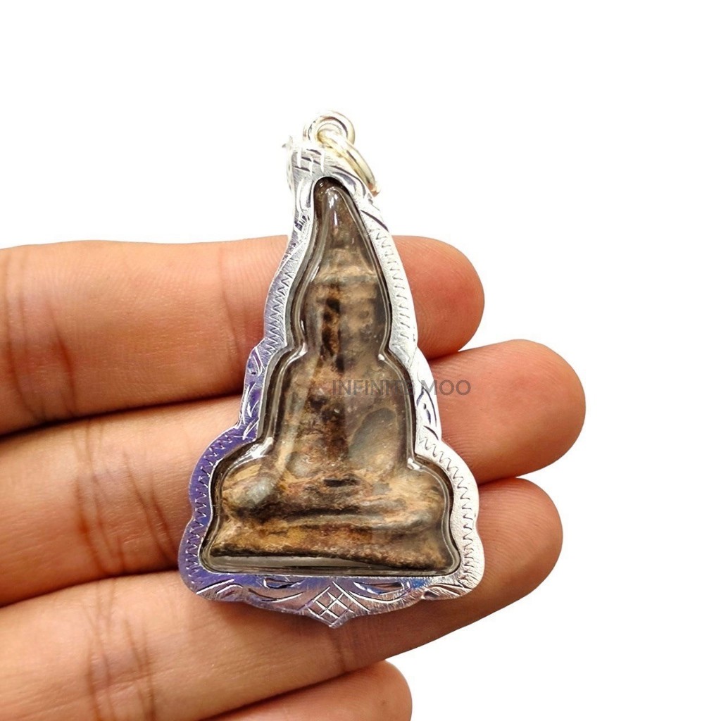 พระกรุท่ากระดาน เนื้อสนิมแดง กรุวัดพระศรี เลี่ยมกรอบเงินPremium อย่างดี บูชาเสริมความสิริมงคลและโชคลาภ