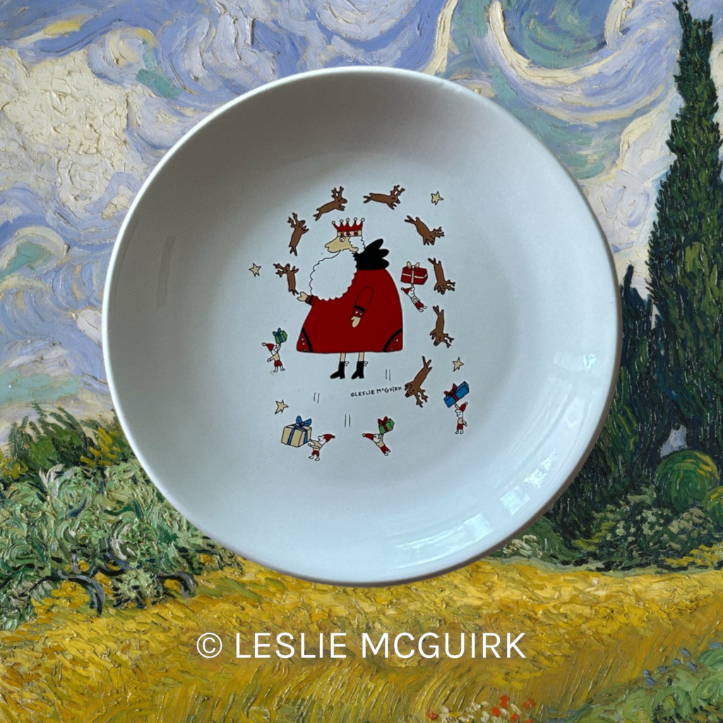 จานเซรามิค Santa Claus จากศิลปิน Leslie McGuire