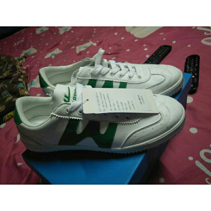 รองเท้าผ้าใบ Warrior แท้