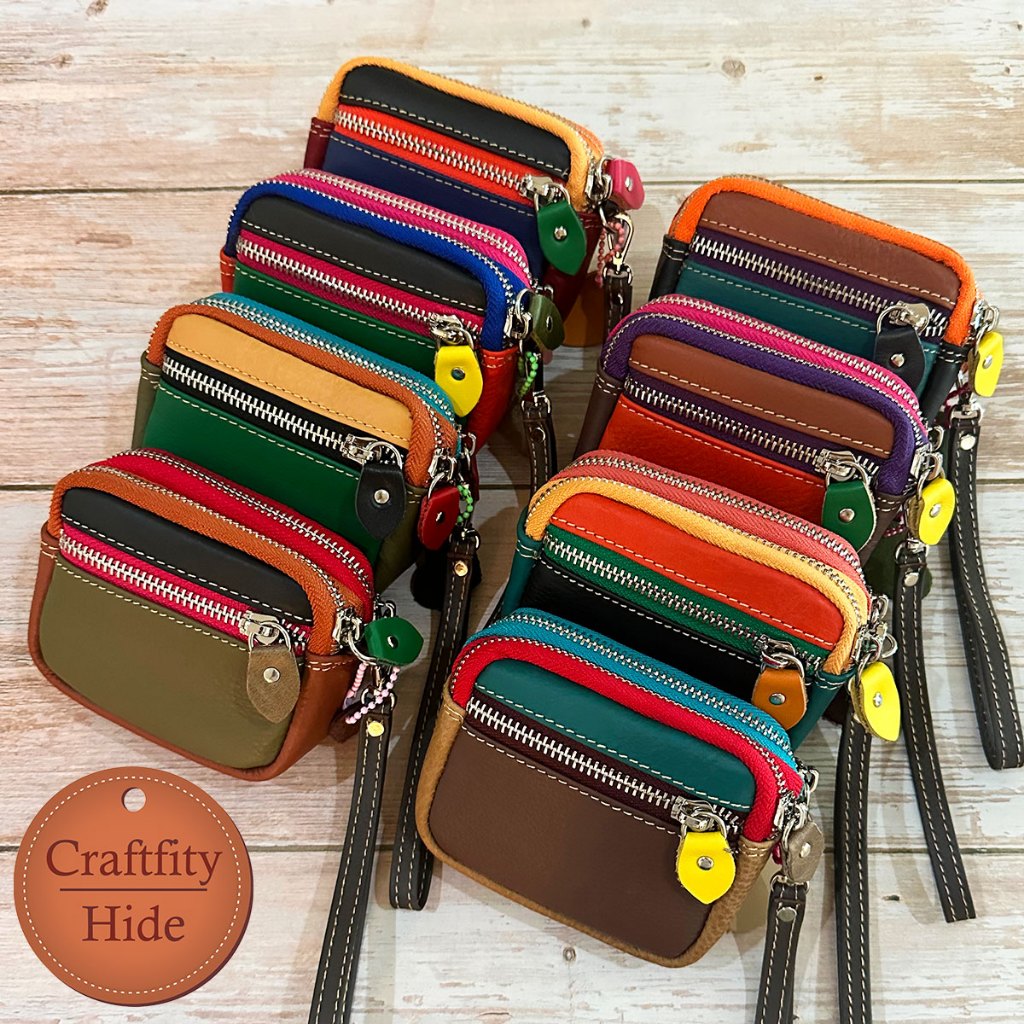 【กระเป๋าสตางค์หนังแท้ใส่เหรียญ】 กระเป๋าตังค์ 4 ซิปสลับสีใบเล็กใส่แบงค์ เหรียญและบัตรได้ ขนาดพกพาคล้องมือได้ (สุ่มสี)