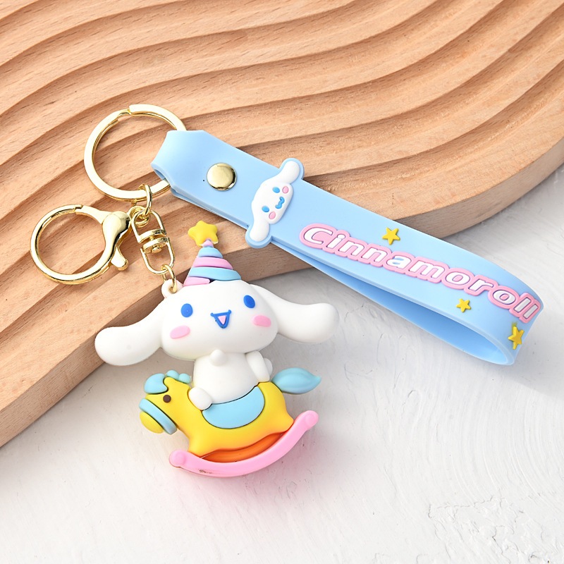 SANRIO ของแท้ พวงกุญแจ จี้สุนัขหูใหญ่ น่ารัก สี่ฤดู สําหรับผู้หญิง คู่รัก