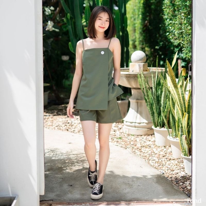 Sale!! เสื้อ สายเดี่ยว งานป้าย ร้าน fond สีเขียว ไซส์ s