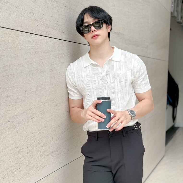 ROBMAN เสื้อตาข่ายผู้ชายเท่ๆ คอโปโล สำหรับผู้ชาย สไตล์เกาหลี สายฝอ RM1003 สีขาว High Quality Shirt