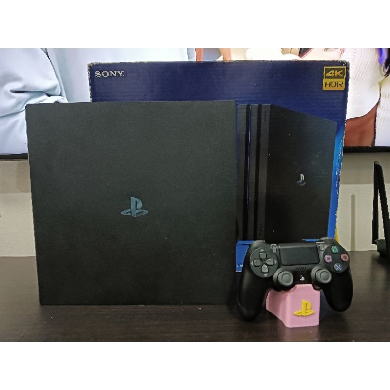 PlayStation 4 Pro model 7218 มีกล่อง มือสอง
