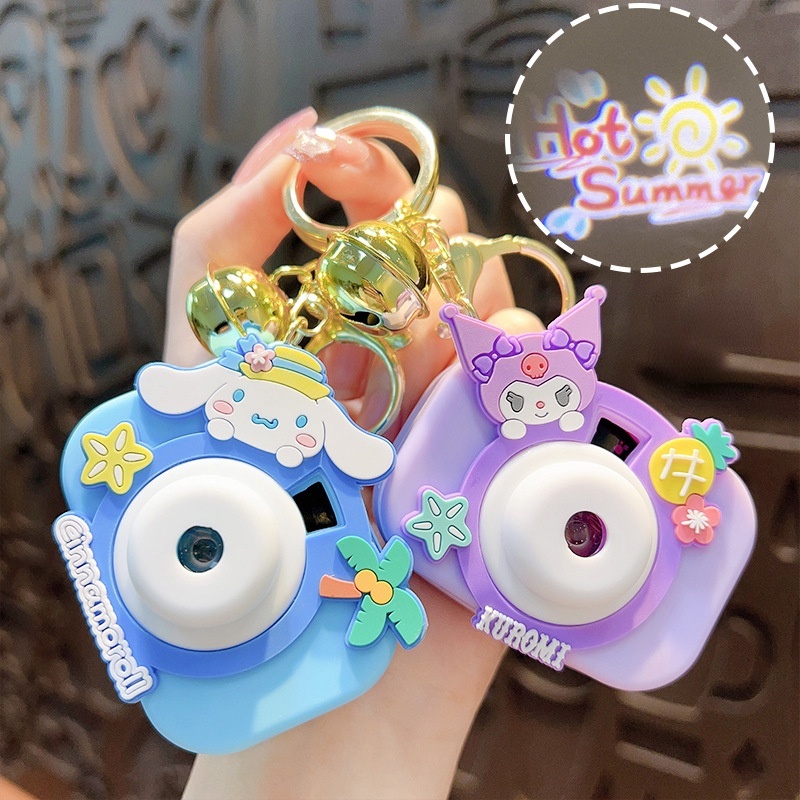 พวงกุญแจกล้องโปรเจคเตอร์ ลายการ์ตูน Sanrio Kuromi Cinnamon Dog เหมาะกับของขวัญวันหยุด สําหรับห้อยกระเป๋านักเรียน รถยนต์