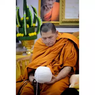 แผ่นทองเหนือดวง หลวงปู่ศิลา ยันต์เหนือดวง สำหรับใส่หลังโทรศัพท์ กระเป๋าตังค์ (ปลุกเสกพิธีเหนือดวง 2 เซนทรัลขอนแก่น)