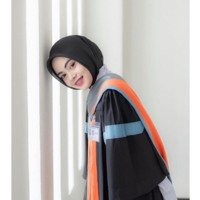 ผ้าคลุมหัวนักศึกษาสีดำ