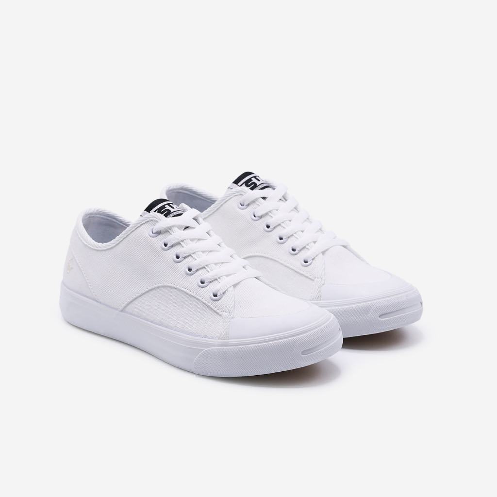 รองเท้าผ้าใบ breaker isus