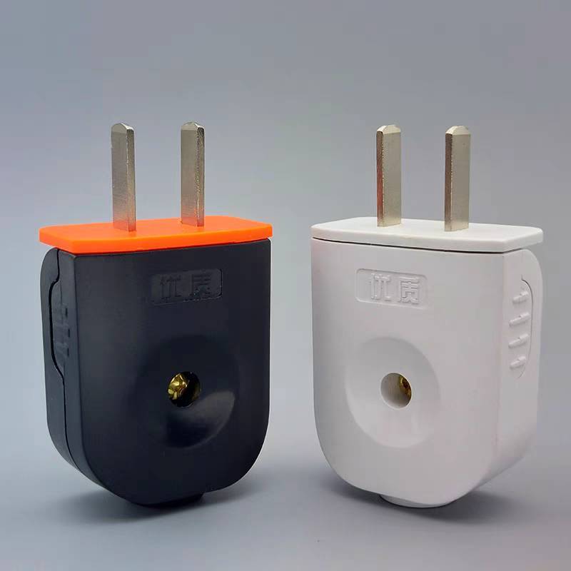 ปลั๊กไฟตัวผู้ 2 ขาแบน 10A / 250V รุ่นงอได้ ตกไม่แตกมีตัวรัดสายไปเข้า แน่นไม่หลุดง่าย ป้องกันแรงดัน (ส่งจากไทย)