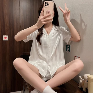 🌸พร้อ​มส่ง🌸ชุดนอนผ้าไหมน้ำแข็ง ชุดนอนผ้าซาติน ลายต่างๆ กางเกงขาสั้นแขนสั้น M-2XL พิมพ์ลายโมโนแกรมชุดนอนแฟชั่นสตรี