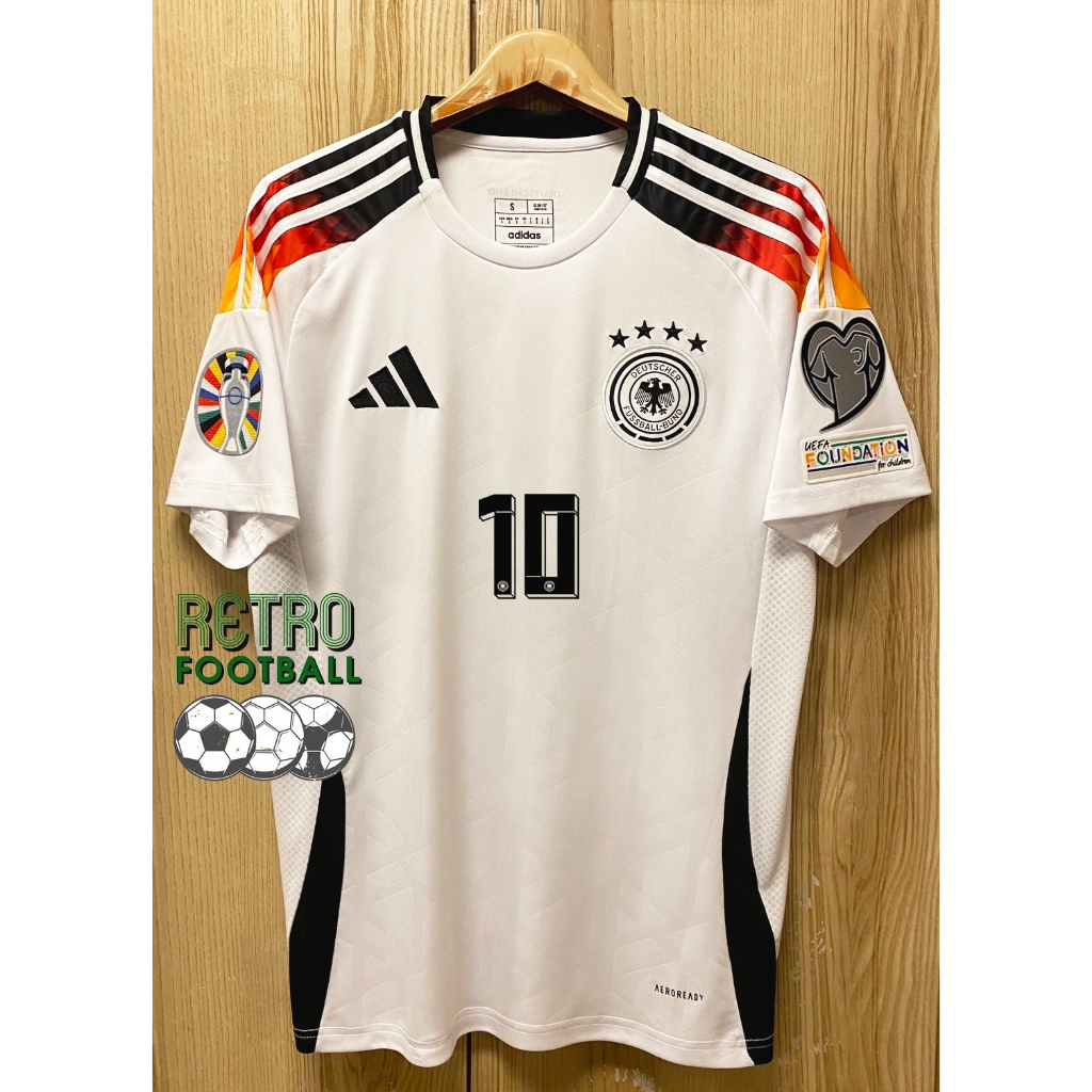เสื้อฟุตบอล ทีมชาติเยอรมัน Home ชุดเหย้า ยูโร 2024 เกรดแฟนบอล [ 3A ] สีขาวพร้อมชื่อเบอร์นักเตะครบทุกคน+อาร์มยูโร