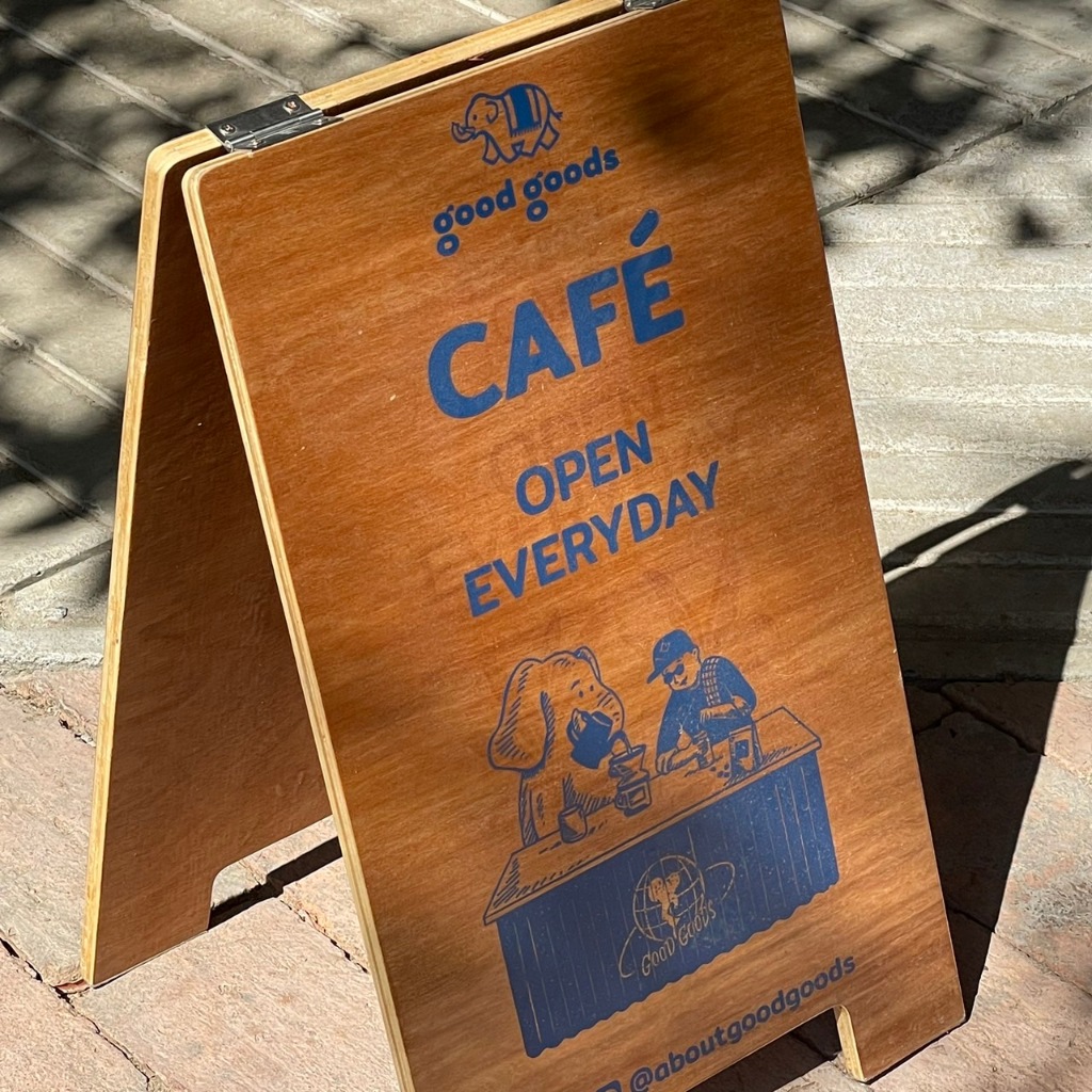 ป้ายตั้งพื้น หน้าร้าน ลายไม้อัดยาง ป้ายคาเฟ่ ร้านกาแฟสไตล์เกาหลี cafe stand minimal wood signage