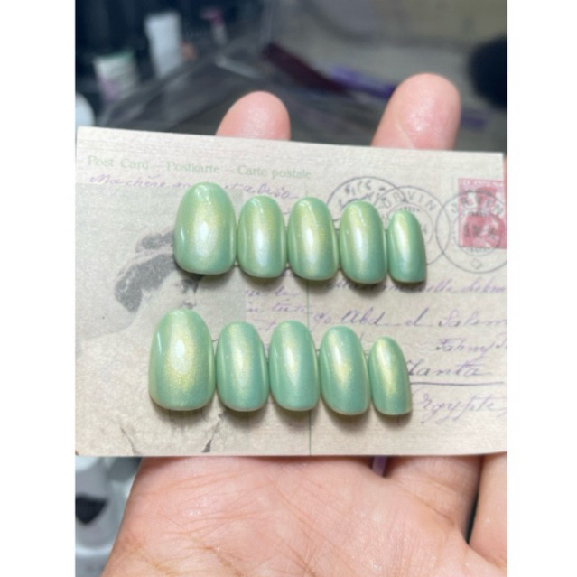 เล็บปลอมพร้อมติด เล็บปลอมสีเจลแน่นๆ งานแฮนด์เมดทุกชิ้น สีเจลแท้100% เล็บสีเขียวพาสเทลขัดผงมุกออโรร่า