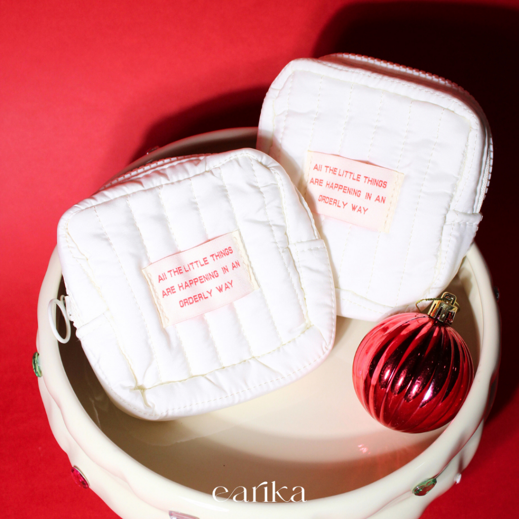 earika.earrings - classic wafer pouch กระเป๋าสีครีม ใส่เครื่องสำอาง ของชิ้นเล็ก