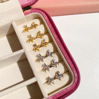 Petite Janus Wink Stud ต่างหูสตั๊ดรูปดาว