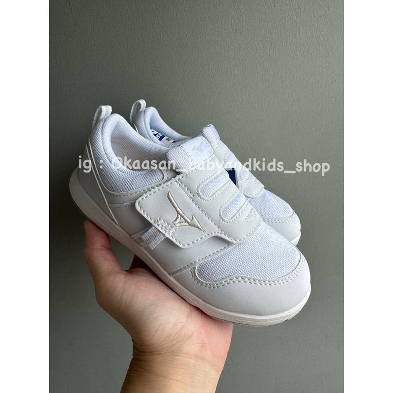 พร้อมส่ง รองเท้าผ้าใบพละสีขาว  size 15.5-19.5 cm mizuno แท้จากญี่ปุ่น ใหม่ป้ายห้อย พร้อมกล่องตรงรุ่น ส่งจาก กทม ส่งไว