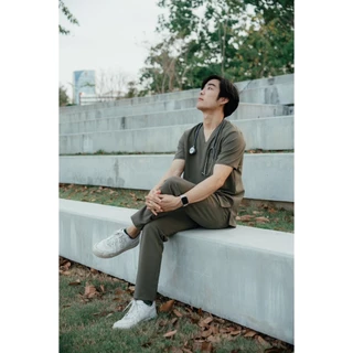 REKA SCRUBS - เสื้อคอวี สี Heartwood - MOTIF (ชุดสครับแพทย์ พยาบาล พร้อมปักชื่อ)