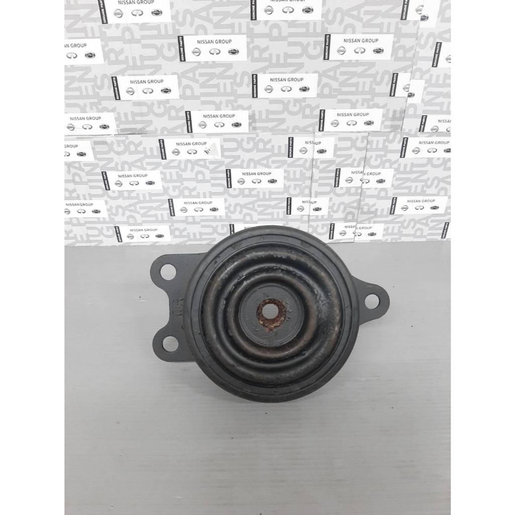 ยางแท่นเครื่องหน้าซ้าย หรือยางแท่นเกียร์ที่อยู่บริเวณใต้แบตเตอรี่ NISSAN TEANA L33 , J32 เครื่องยนต์