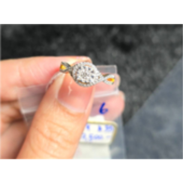 ทองคำแท้ 18k (75%) น้ำหนัก 3 g.  เพชร D Color , VVS , D (0.12/0.25) ct รวม .37 ct.  / S:55 / อ80	A80