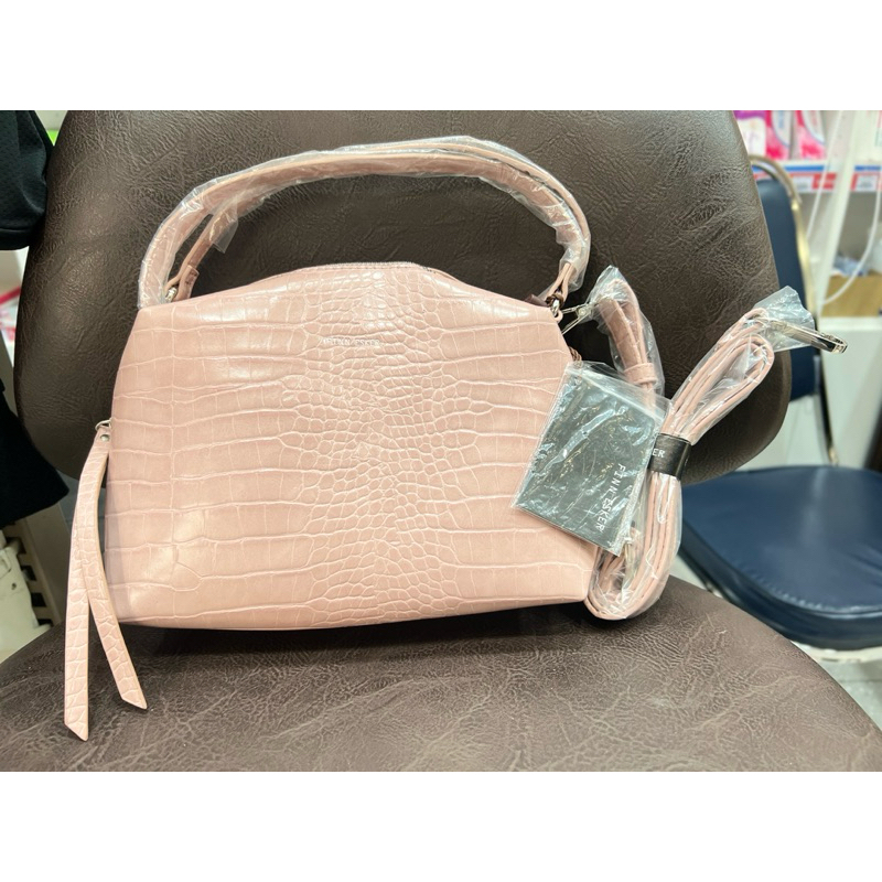 กระเป๋าcrossbody Finn eskerใหม่มากกกกกกกกกกกกก