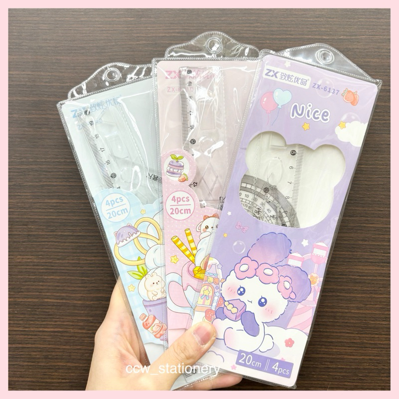 ชุดเรขาคณิต 4 ชิ้น เรขาคณิต ไม้บรรทัด ครึ่งวงกลม สามเหลี่ยม ***มีหลายลายค่ะ ร้านจะสุ่มลายให้นะคะ***