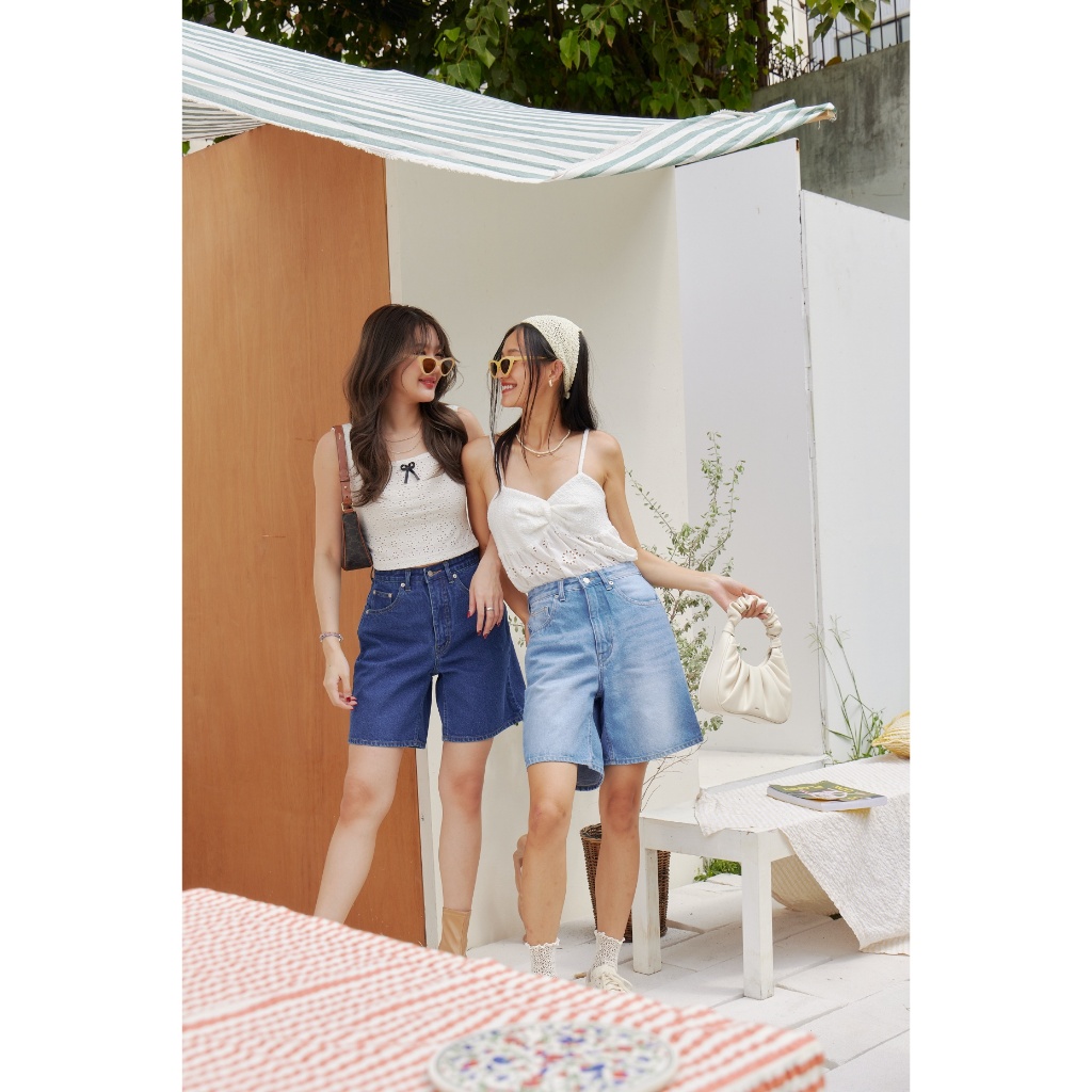 Sis story กางเกงยีนส์ ขาสั้น เอวกลาง ทรงเบอร์มิวด้า Sis 046 Minnie denim shorts - Blue/Dark blue