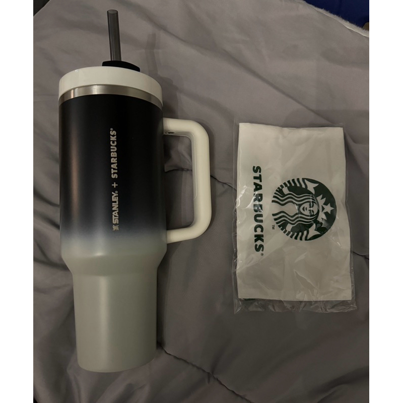 (มือ1/พร้อมส่ง)Starbucks x Stanley Gradient Black White Cold Cup 40 oz