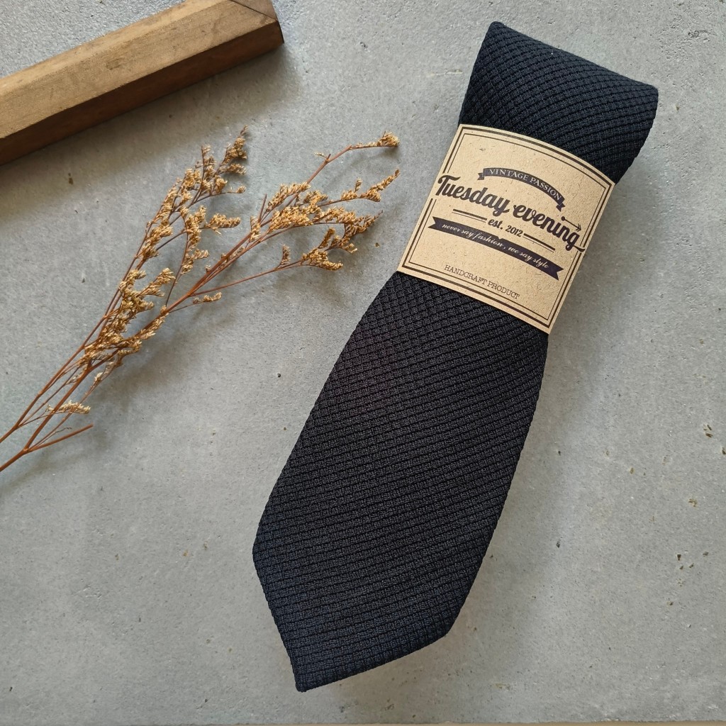 Necktie Black Waffle เนคไทสีดำ