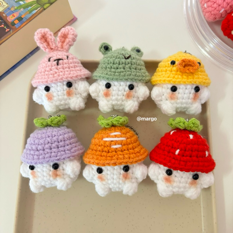 Baby Mushroom keychain พวงกุญแจน้องเห็ดไหมพรม