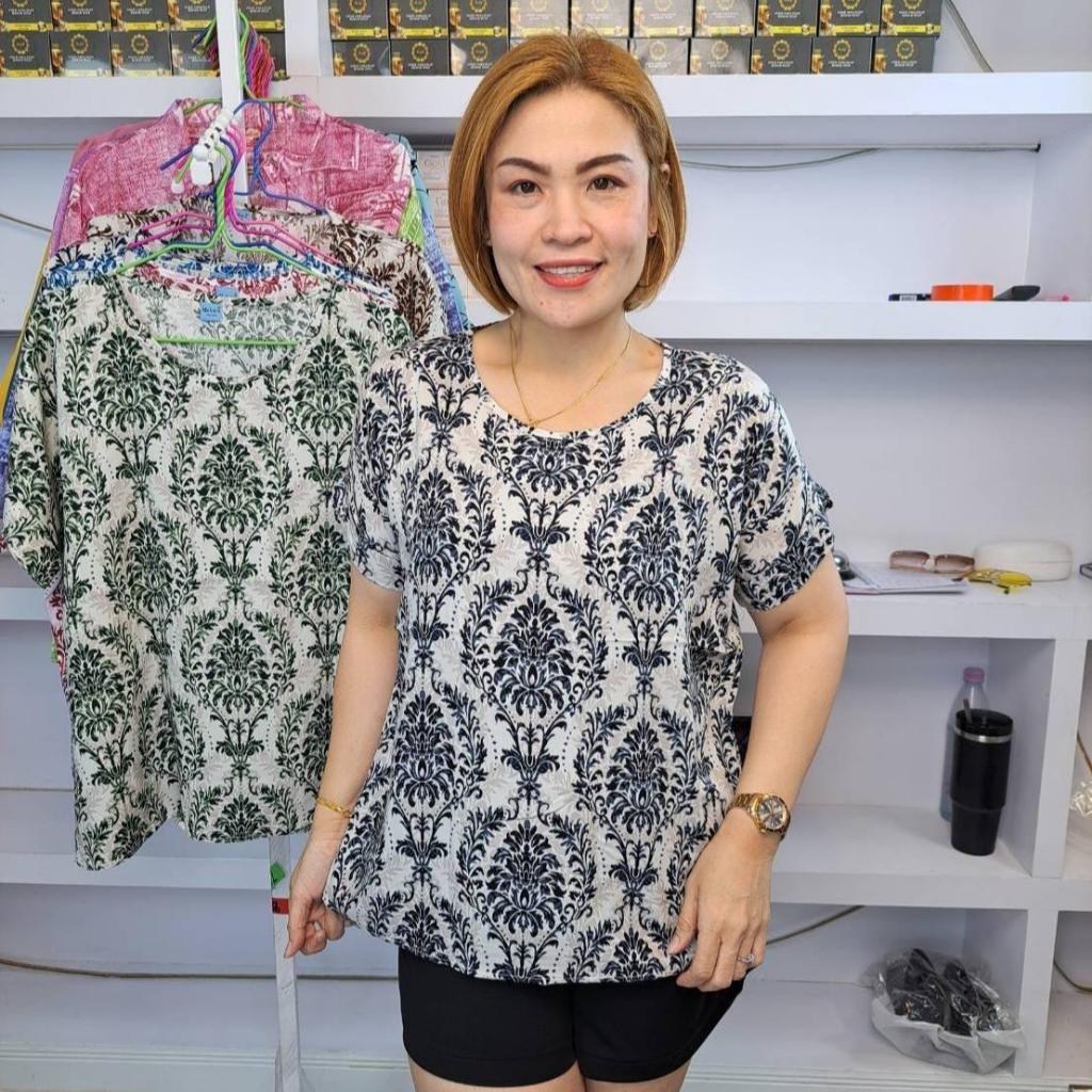 V37//เสื้อคอกลมลายไทยผ้าไหมอิตาลี ฟรีไซ48-50นิ้ว ยาว26นิ้ว หน้าผ้า50นิ้ว ราคา119บาท