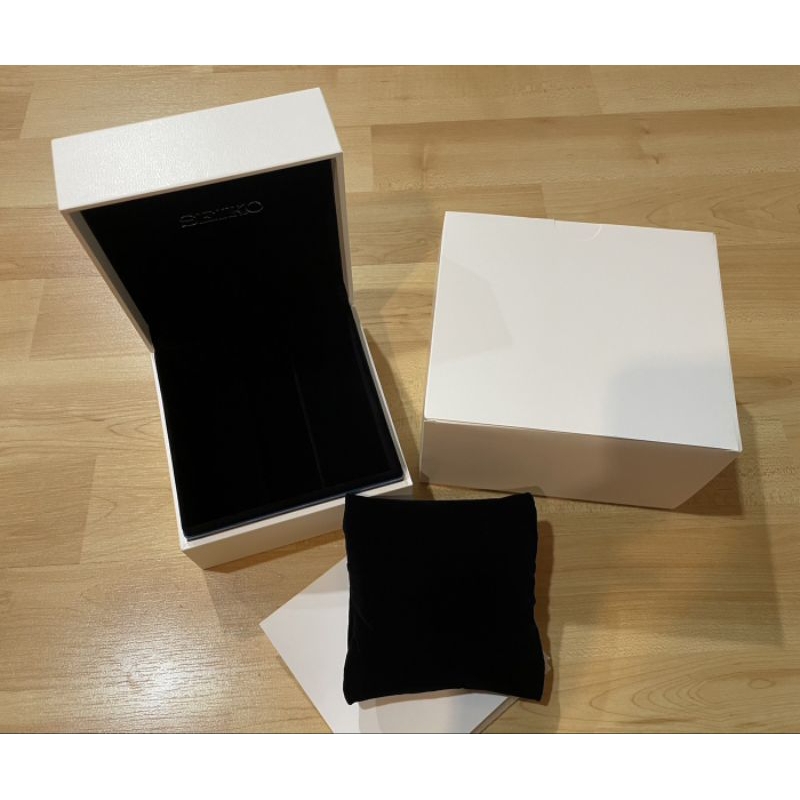 Seiko กล่องใส่นาฬิกาไซโก้ กล่อง Seiko กล่องไซโก้ กล่องนาฬิกา seiko แท้ สีขาว