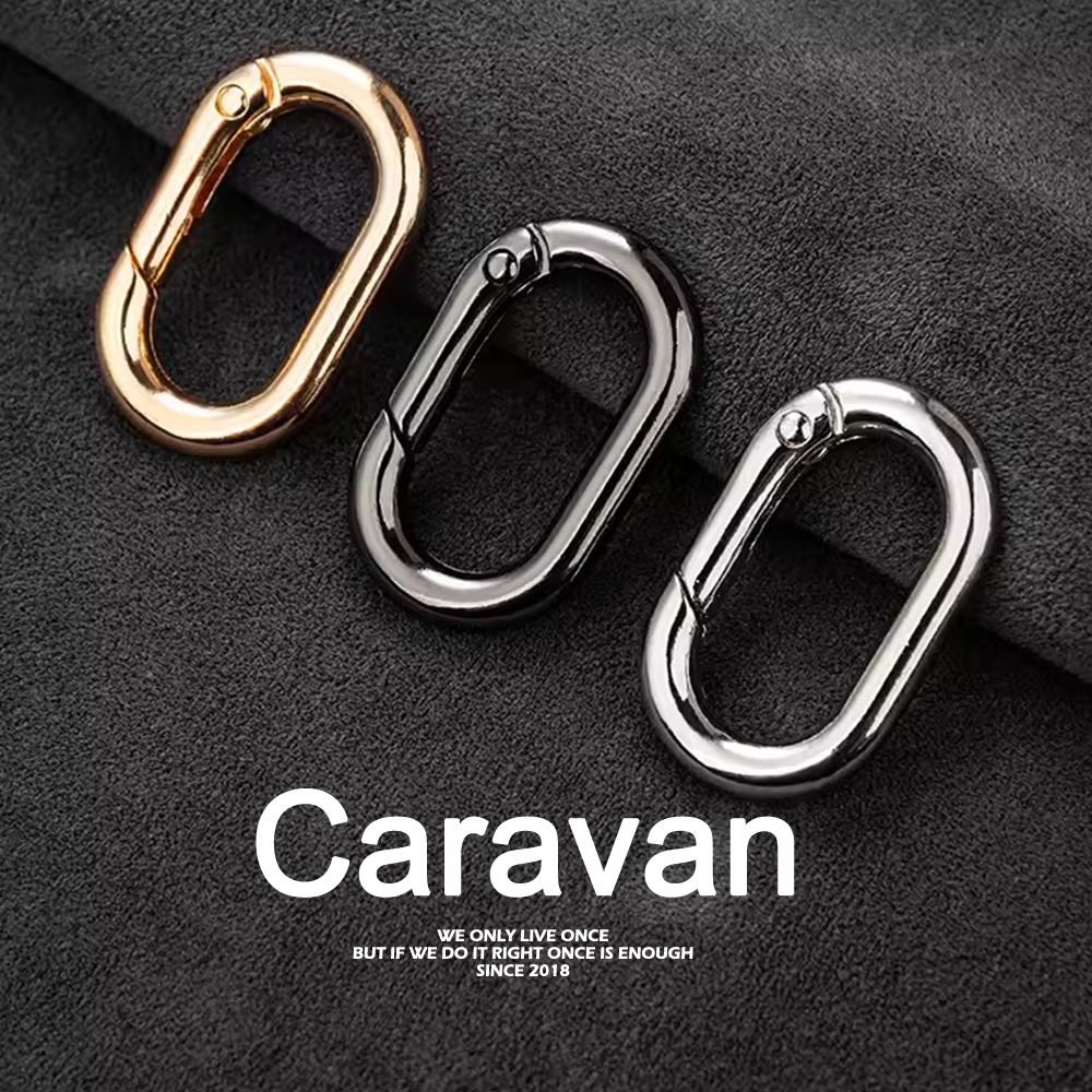 Caravan crew Keychain buckle ปุ่มโลหะ พวงกุญแจโลหะ