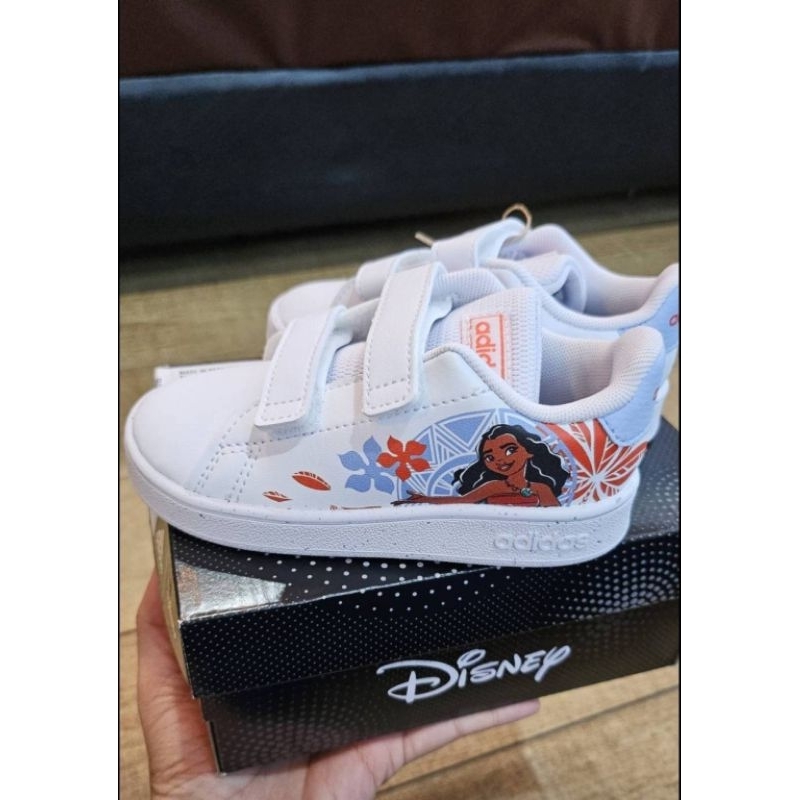 รองเท้า adidas  × Disney รุ่น Advantage Moana CF I
