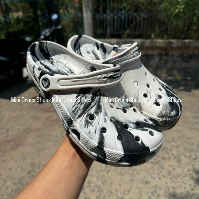 รองเท้าแบบสวมมาใหม่ สีลายสวยสวยใส่สบายสำหรับ ผู้หญิงและผู้ชาย  Size M4-M11