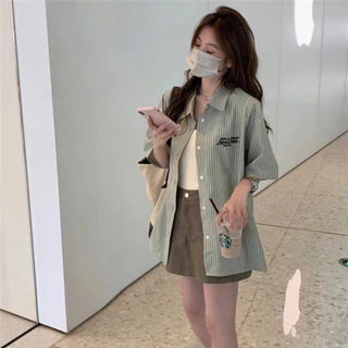aililai1688 เสื้อเชิ้ตแขนสั้น ลายริ้วลายทาง สีเขียวพาสเทล น่ารักมินิมอล สไตล์เกาหลี เกร๋ๆ สั่งเลยจ้า