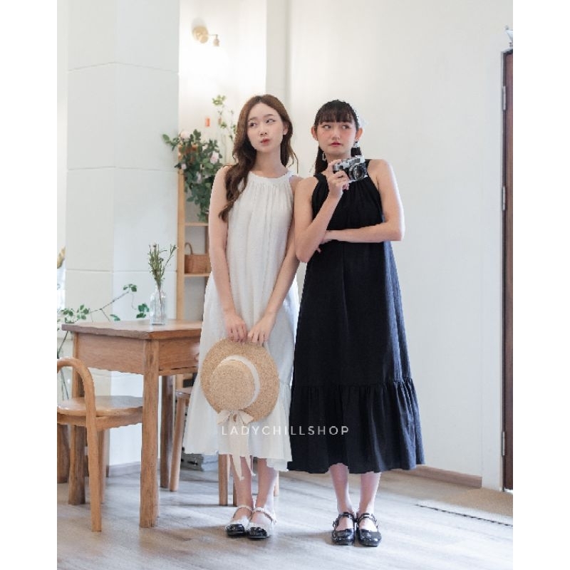 Laura Dress เดรสยาวแขนกุด เปิดหลังผ้าคลัช ไม่ต้องรีด ใส่ไปเที่ยว ทะเล คาเฟ่ Ladychillshop