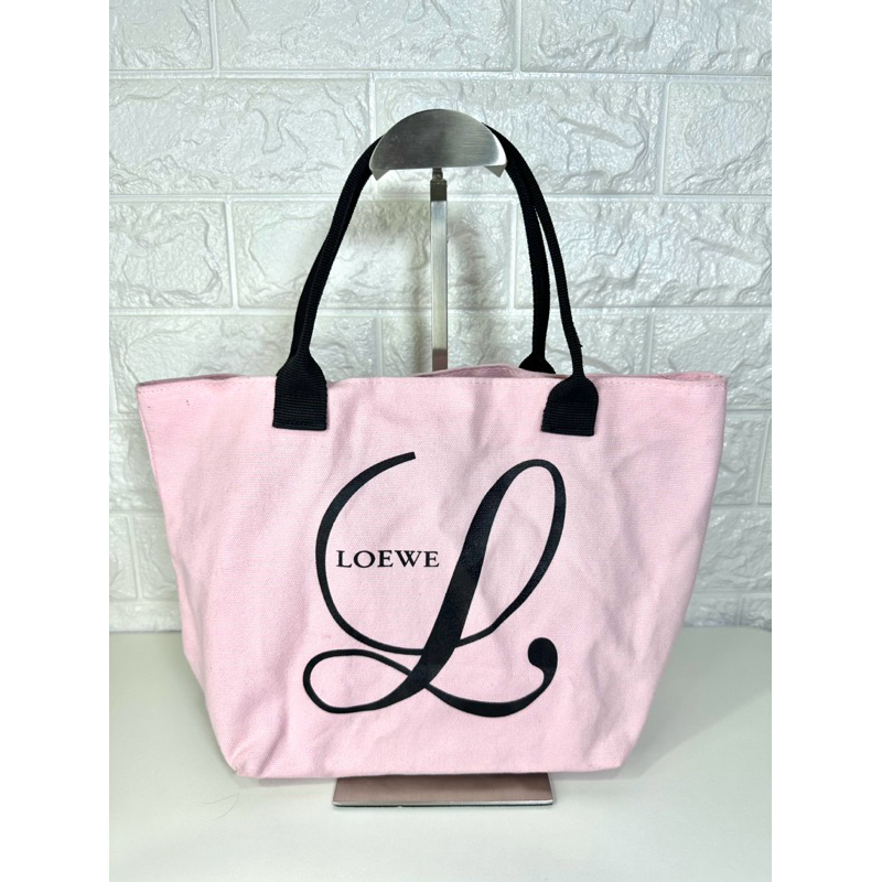 กระเป๋าถือ LOEWE สีชมพู 🩷 (มือสอง)