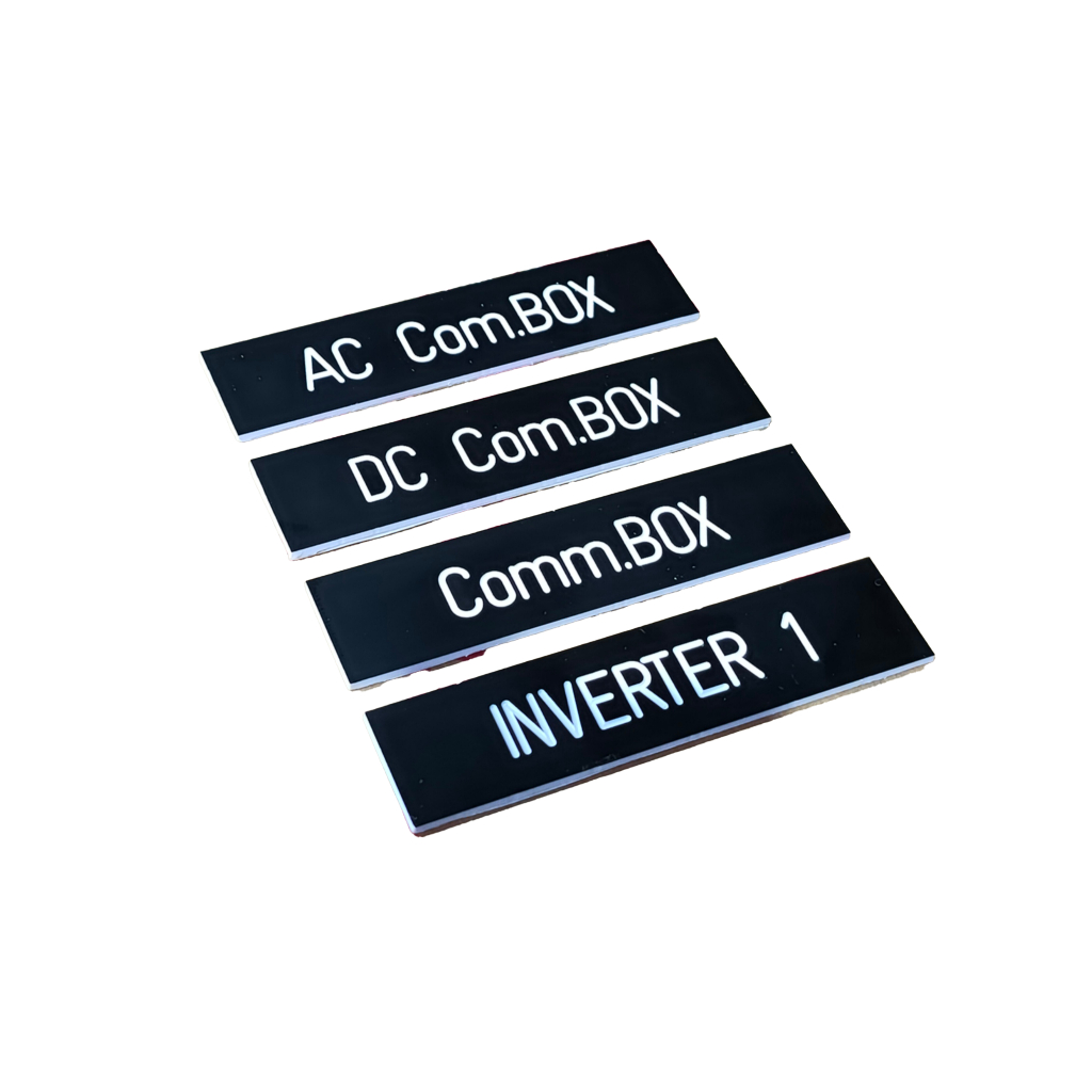 ป้ายเนมเพลทแบบสี่เหลี่ยม มีพื้นสีดำ พื้นสีขาว ติดตู้ไฟฟ้า ตู้คอนโทรล มีหลายขนาด