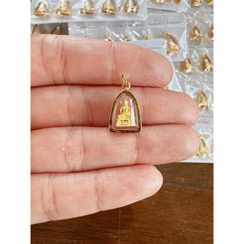 จี้หลวงพ่อโสธร เลี่ยมกรอบ90% กรอบตัดลายกันน้ำสวยมากๆค่ะ