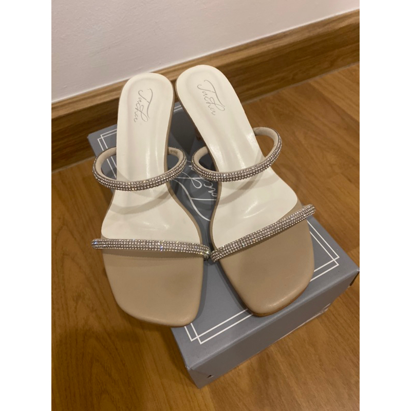 ส่งต่อ รองเท้า แบรนด์Tacha ใส่ออกงานครั้งเดียว